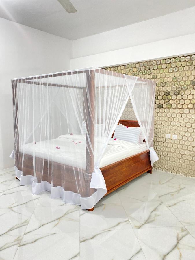 Habibis Bottle House Bed & Breakfast Nungwi Exterior photo