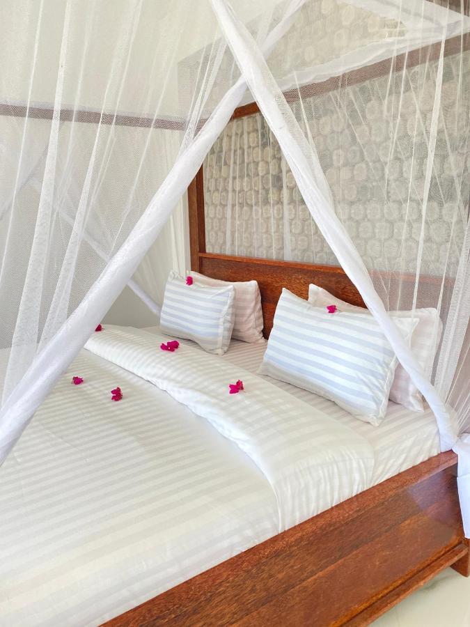 Habibis Bottle House Bed & Breakfast Nungwi Exterior photo