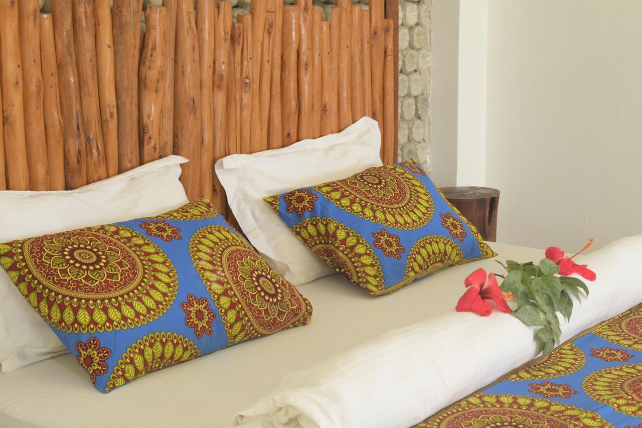 Habibis Bottle House Bed & Breakfast Nungwi Exterior photo